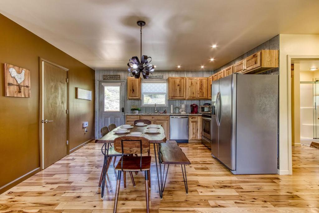 Key Lime Pie, Hot Tub,Wifi, 1089 Free Tickets Each Paid Day, Dollywood And More Gatlinburg Exterior photo