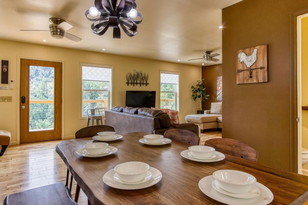 Key Lime Pie, Hot Tub,Wifi, 1089 Free Tickets Each Paid Day, Dollywood And More Gatlinburg Exterior photo