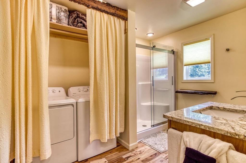 Key Lime Pie, Hot Tub,Wifi, 1089 Free Tickets Each Paid Day, Dollywood And More Gatlinburg Exterior photo