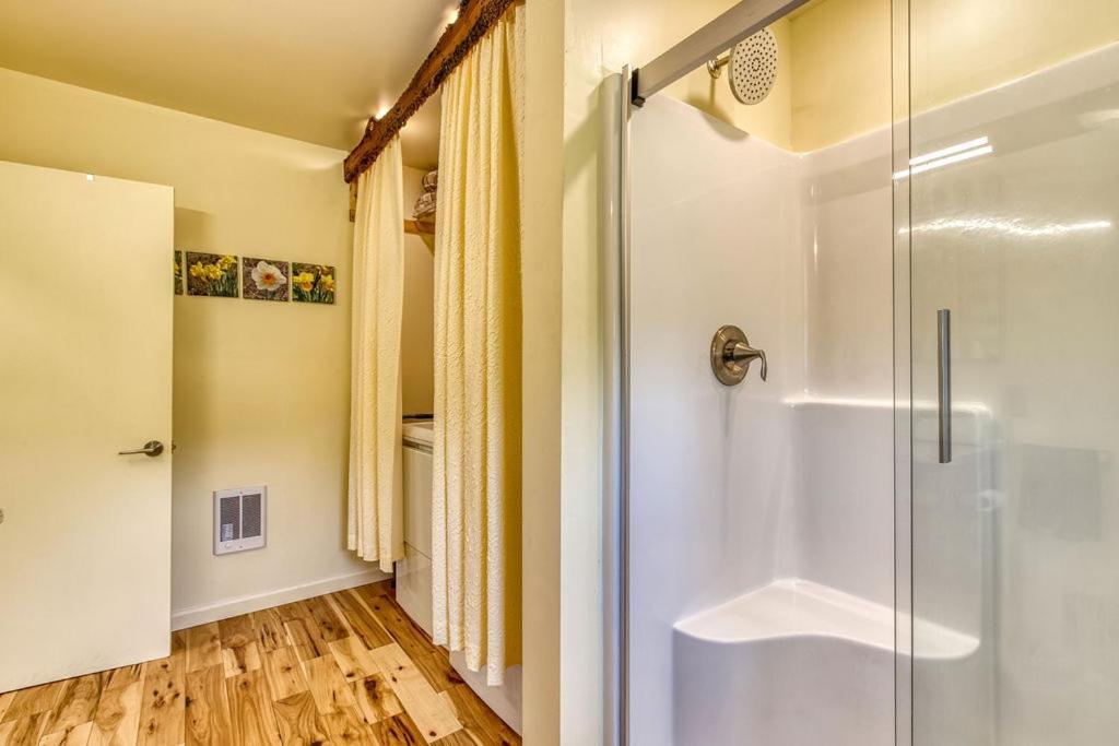 Key Lime Pie, Hot Tub,Wifi, 1089 Free Tickets Each Paid Day, Dollywood And More Gatlinburg Exterior photo