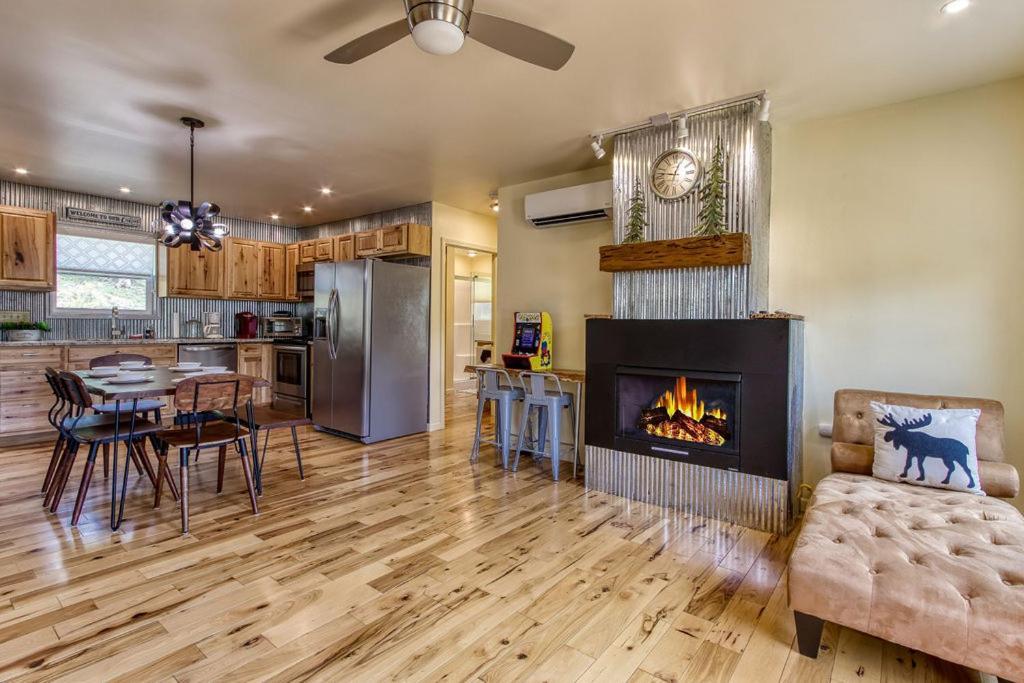 Key Lime Pie, Hot Tub,Wifi, 1089 Free Tickets Each Paid Day, Dollywood And More Gatlinburg Exterior photo