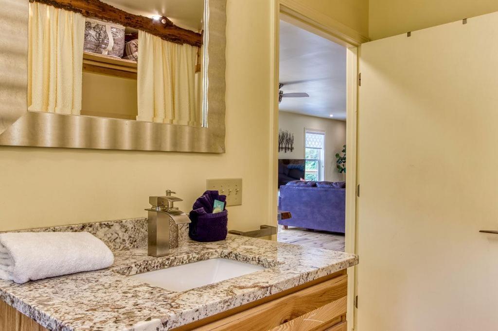 Key Lime Pie, Hot Tub,Wifi, 1089 Free Tickets Each Paid Day, Dollywood And More Gatlinburg Exterior photo