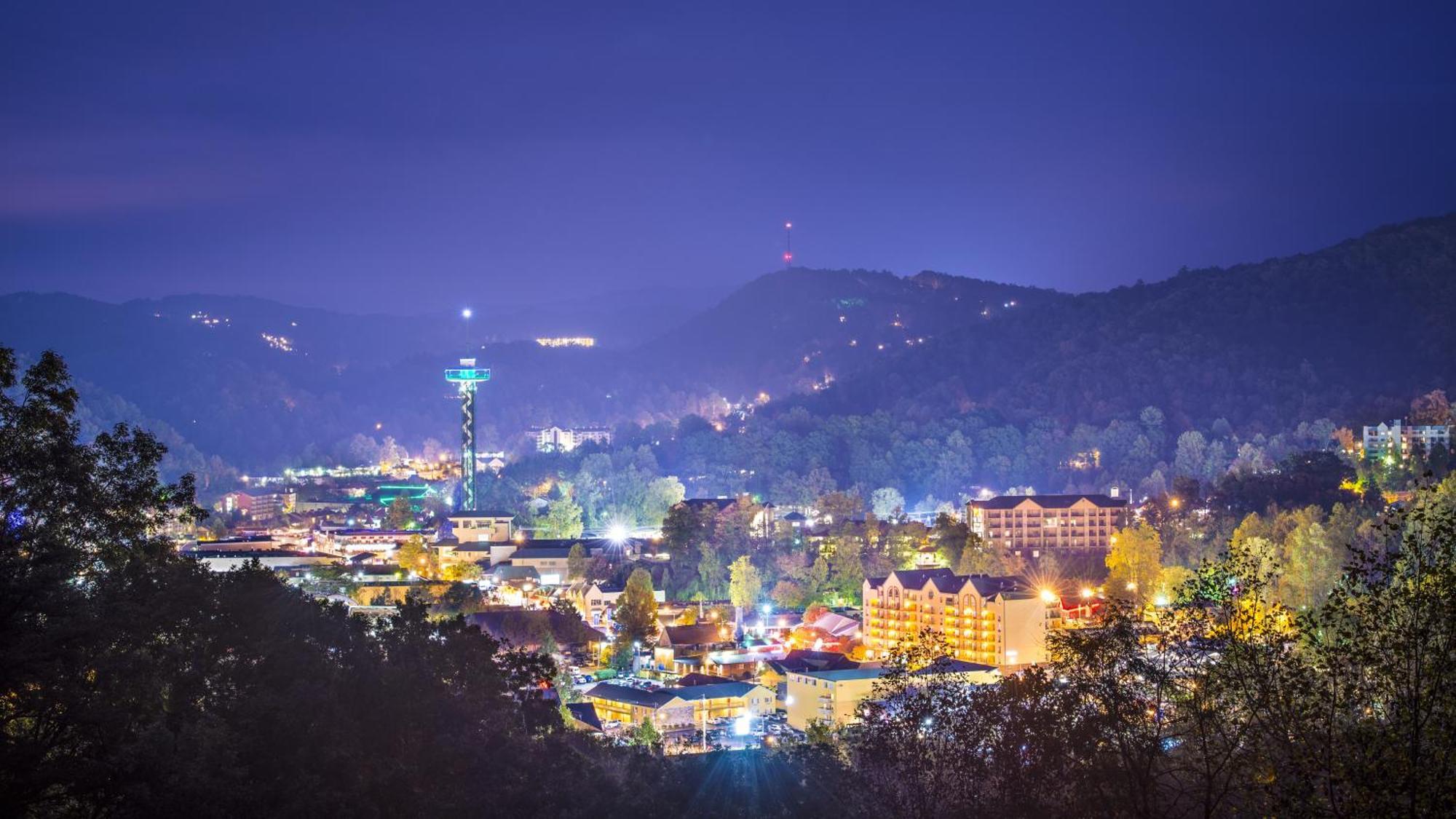 Key Lime Pie, Hot Tub,Wifi, 1089 Free Tickets Each Paid Day, Dollywood And More Gatlinburg Exterior photo