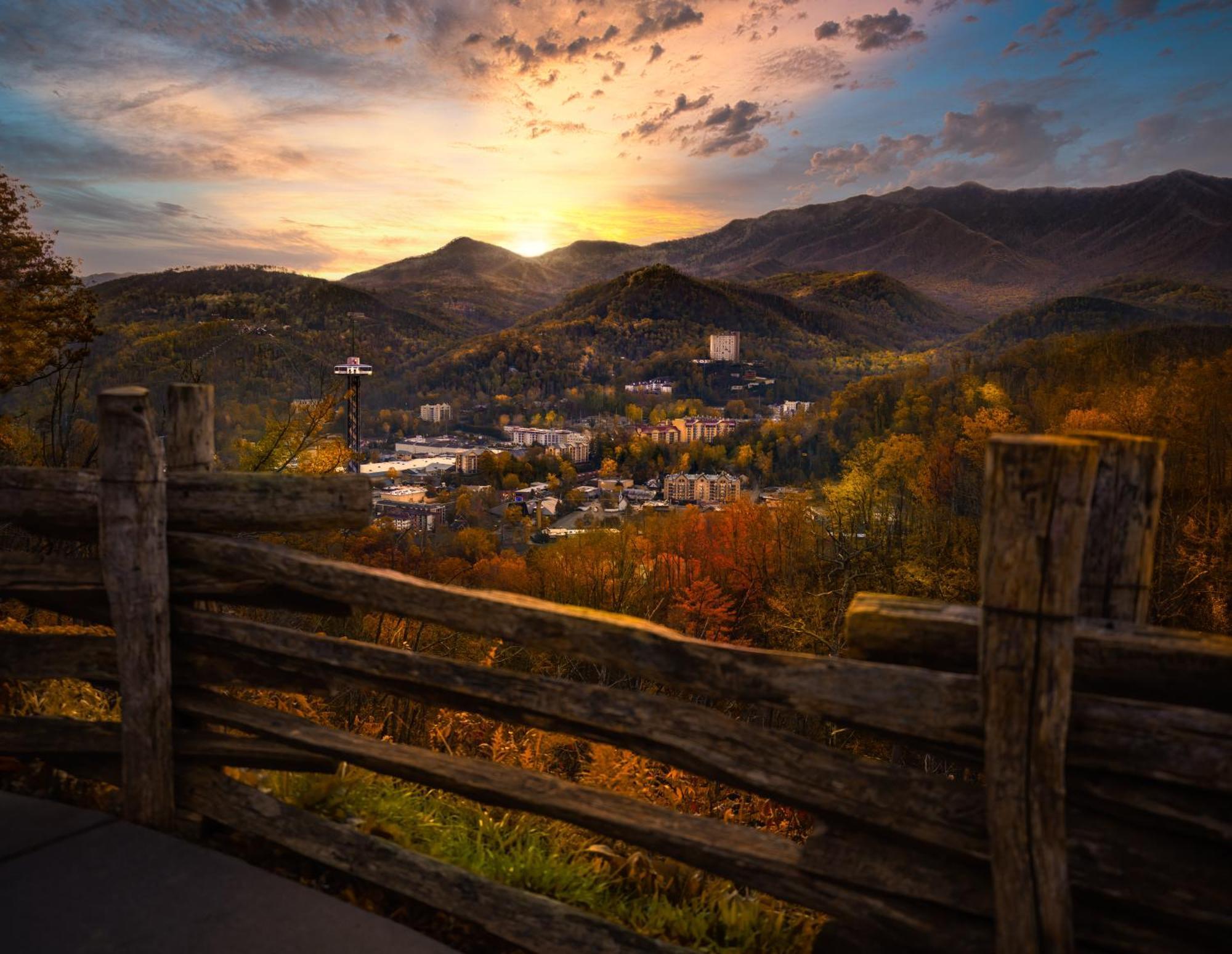 Key Lime Pie, Hot Tub,Wifi, 1089 Free Tickets Each Paid Day, Dollywood And More Gatlinburg Exterior photo