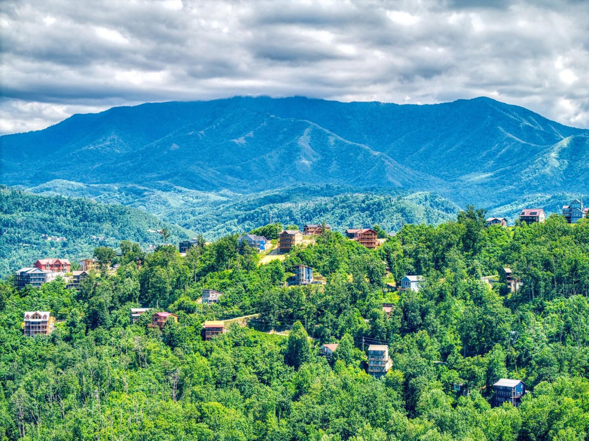 Key Lime Pie, Hot Tub,Wifi, 1089 Free Tickets Each Paid Day, Dollywood And More Gatlinburg Exterior photo