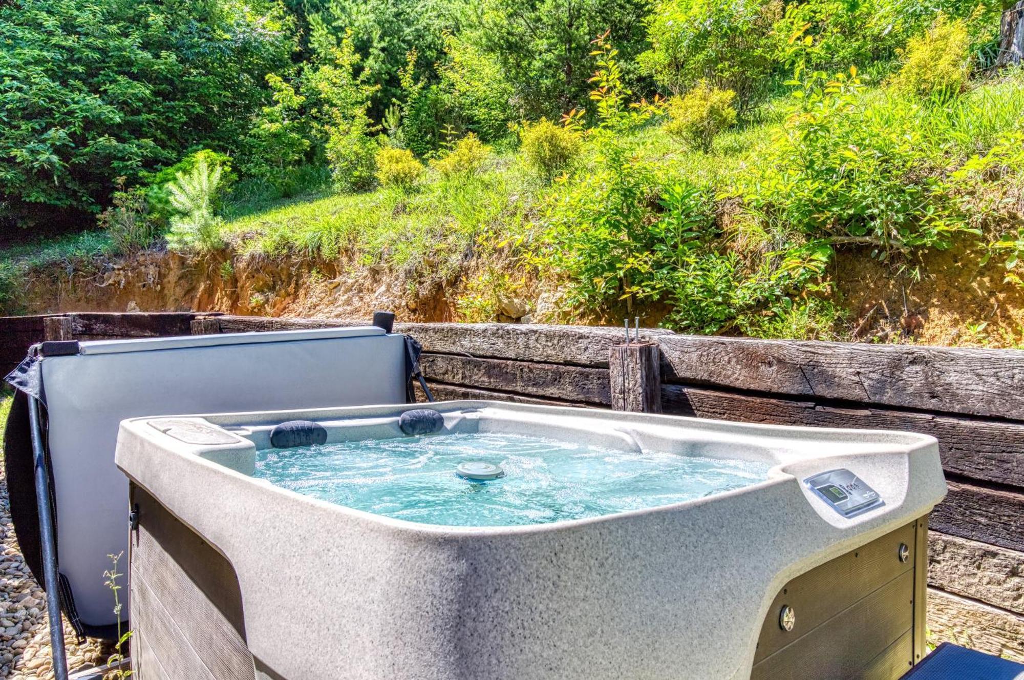 Key Lime Pie, Hot Tub,Wifi, 1089 Free Tickets Each Paid Day, Dollywood And More Gatlinburg Exterior photo