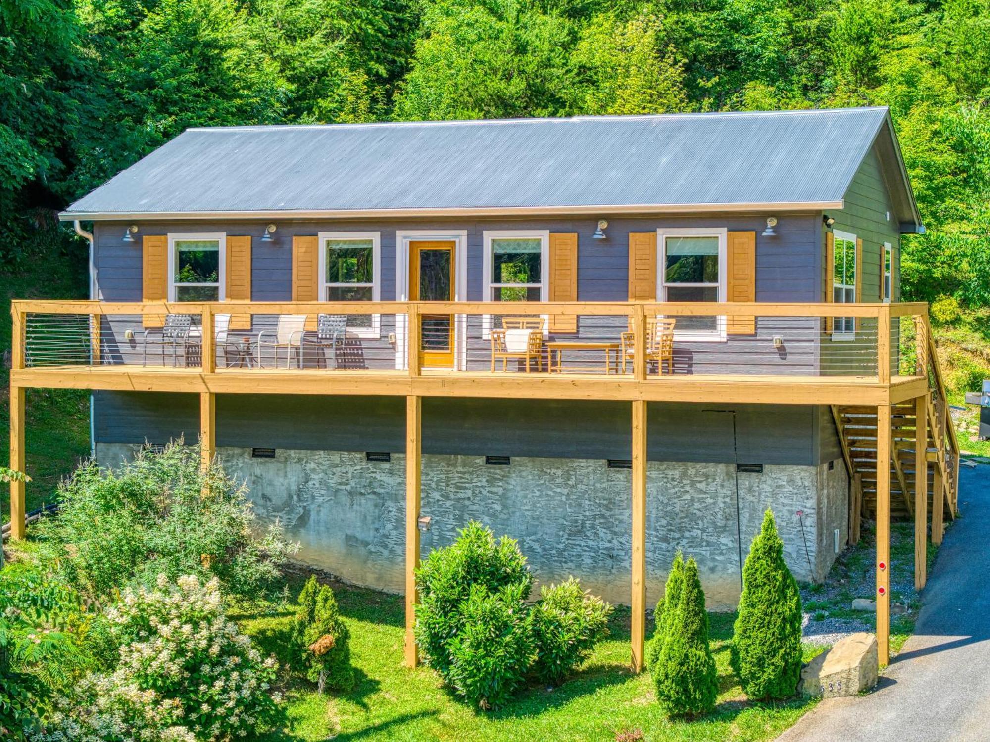 Key Lime Pie, Hot Tub,Wifi, 1089 Free Tickets Each Paid Day, Dollywood And More Gatlinburg Exterior photo
